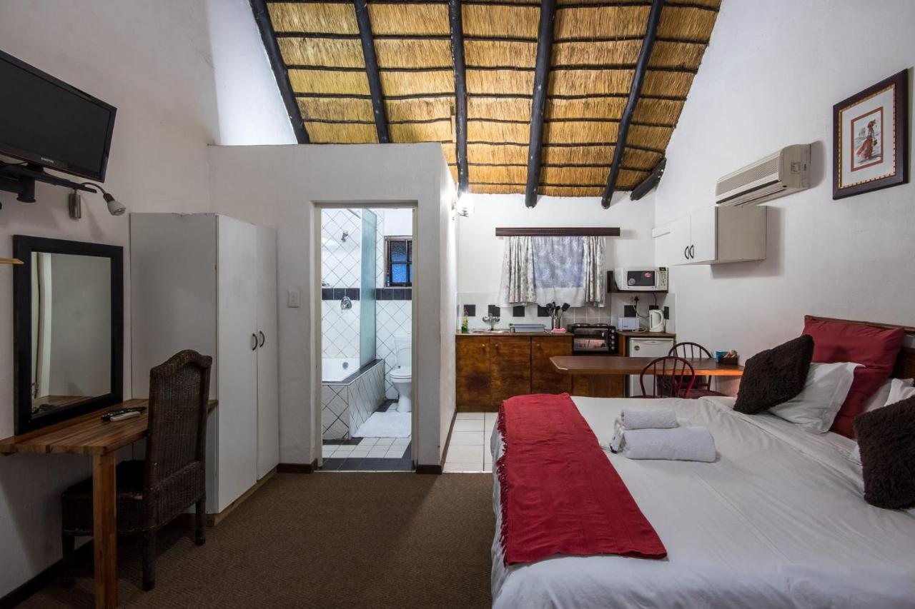 Khaya La Manzi Guest Lodge Hibberdene Exterior photo