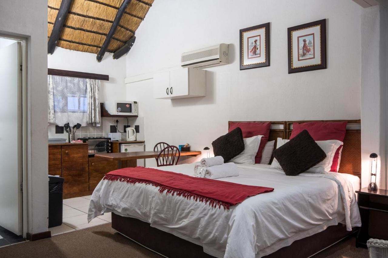 Khaya La Manzi Guest Lodge Hibberdene Exterior photo