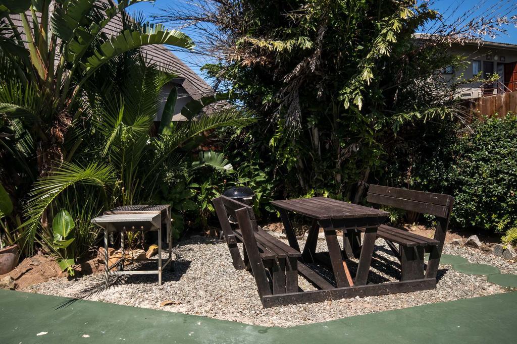 Khaya La Manzi Guest Lodge Hibberdene Exterior photo