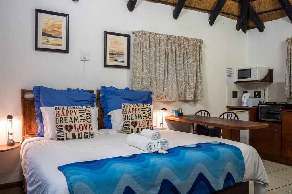 Khaya La Manzi Guest Lodge Hibberdene Exterior photo