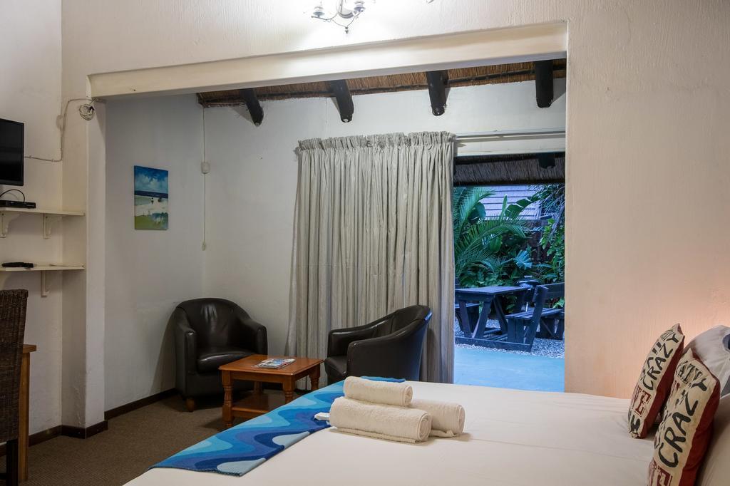 Khaya La Manzi Guest Lodge Hibberdene Exterior photo