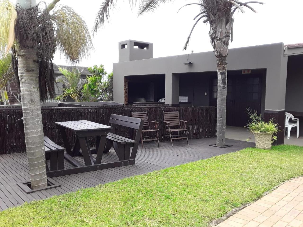 Khaya La Manzi Guest Lodge Hibberdene Exterior photo