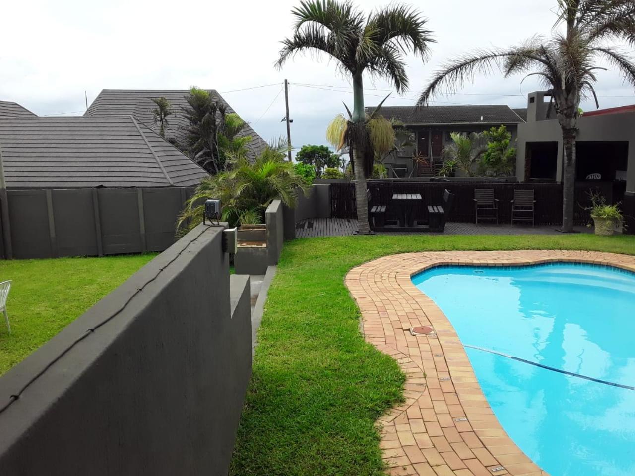 Khaya La Manzi Guest Lodge Hibberdene Exterior photo